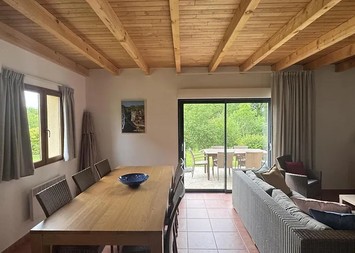 Bleu Nr 14 بيت للعطل *